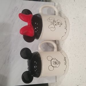 BNWT Mickey & Minnie Mugs with Toppers